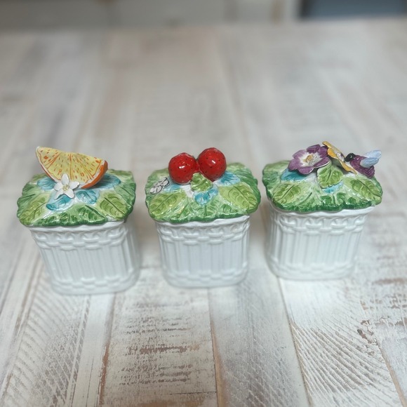 Set of 3 vintage Italian Ceramic jars w Fruit flower and insect decorative lids - Picture 2 of 10